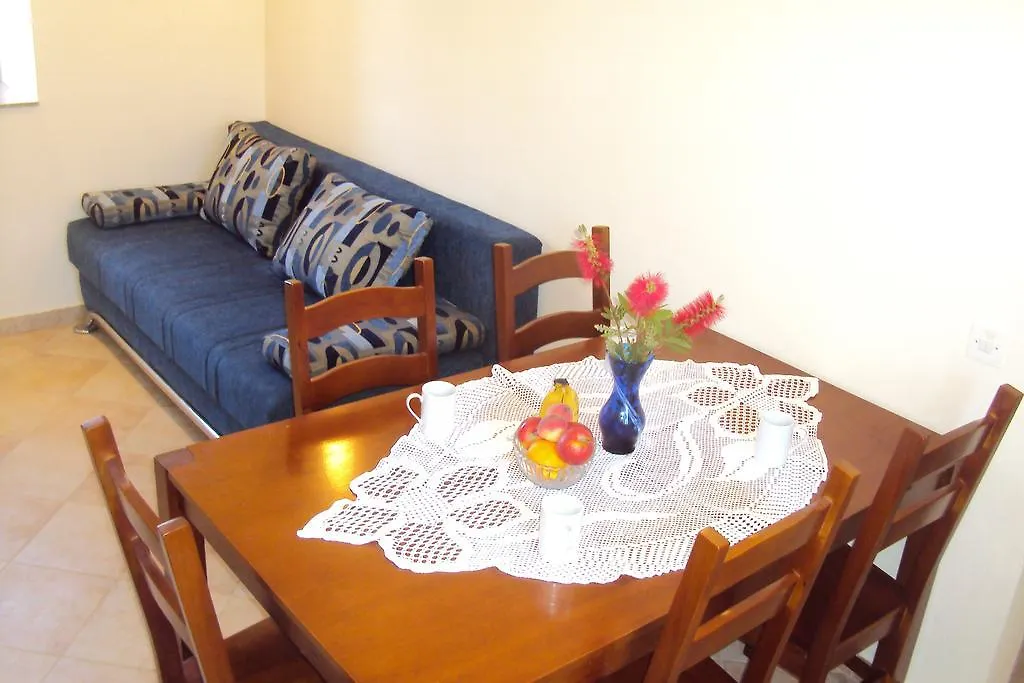 Milutinov Dvor Apartments Vrsi