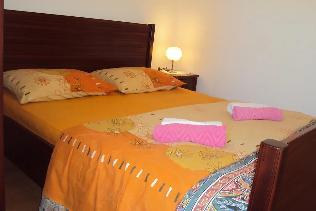 Milutinov Dvor Apartments Vrsi 0*,