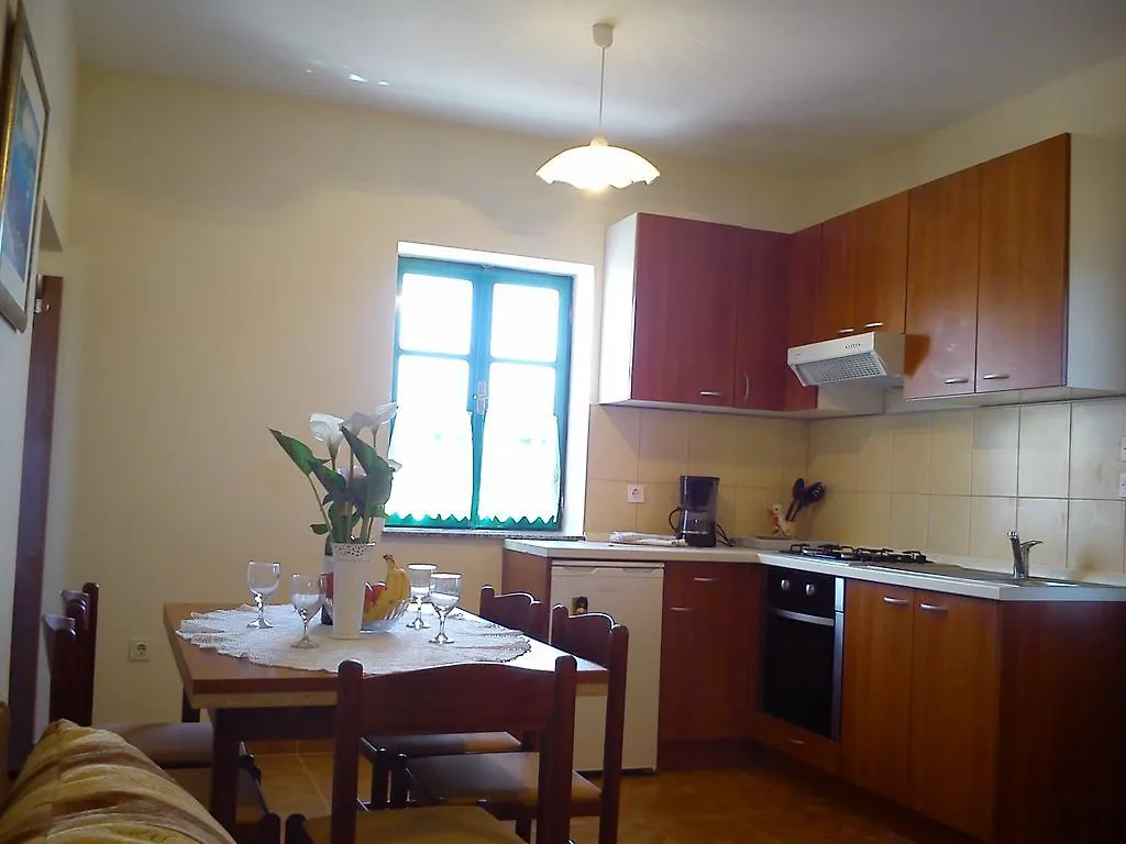 Milutinov Dvor Apartments Vrsi 0*,  Κροατία