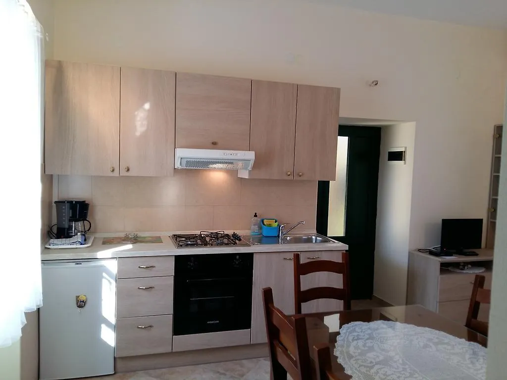 Milutinov Dvor Apartments Vrsi 0*,