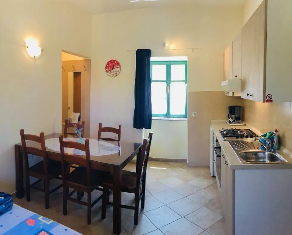 Milutinov Dvor Apartments Vrsi Κροατία