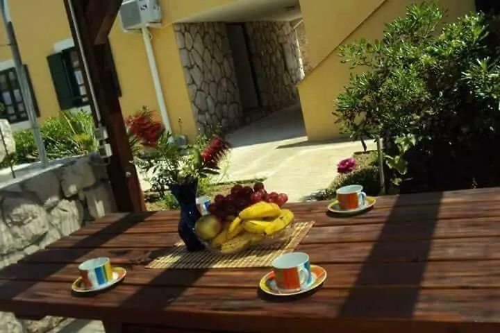 Milutinov Dvor Apartments Vrsi